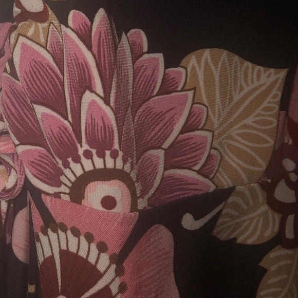 Stretch waist floral mini skirt. Pink and black Juniors Sz Small - Picture 3 of 3